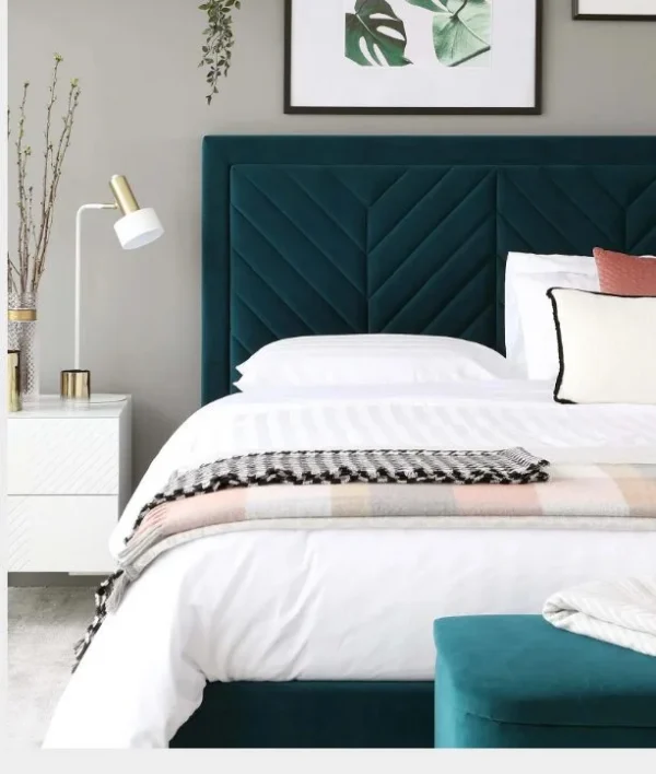 OCTIVA Upholstered Tufted Bed With Antique Headboard