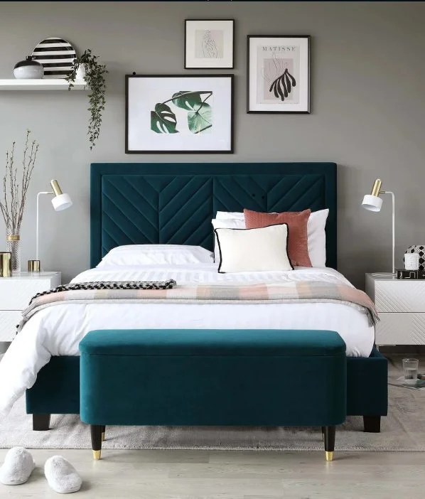 OCTIVA Upholstered Tufted Bed With Antique Headboard